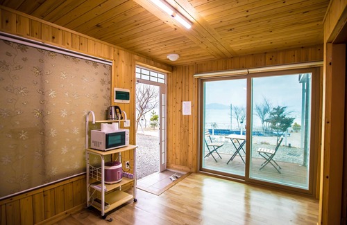 Namhae Apartment | Oceanfront Sea and Sunset Pension with Family-Friendly Amenities