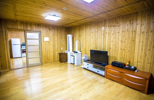 Namhae Apartment | Oceanfront Sea and Sunset Pension with Family-Friendly Amenities