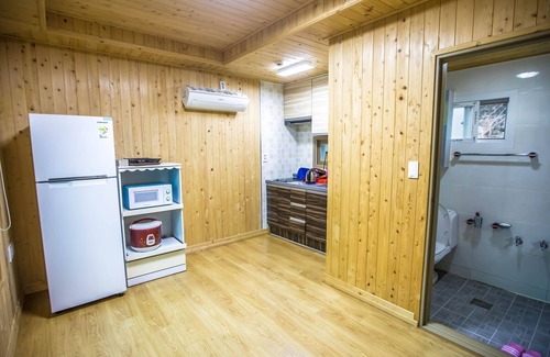 Namhae Apartment | Oceanfront Sea and Sunset Pension with Family-Friendly Amenities