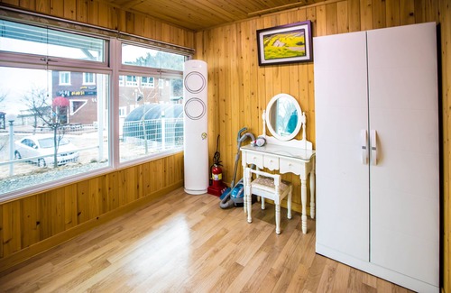 Namhae Apartment | Oceanfront Sea and Sunset Pension with Family-Friendly Amenities