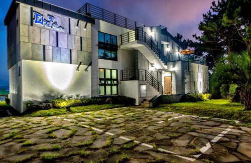 Namwon House | Family-Friendly Getaway at Sea and Wave - 4 Star Rated