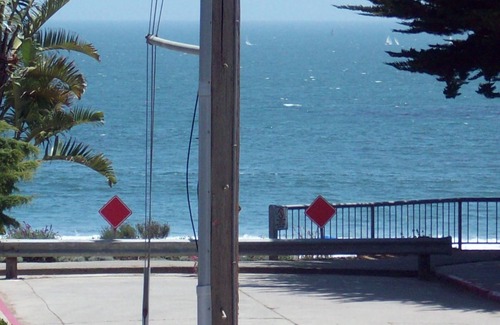 Seabright House | Oceanfront Escape at Sea Angel: 9.8/10 Guest Rated