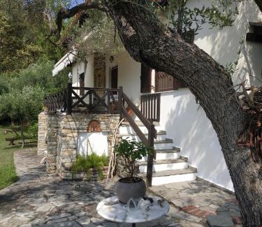 Elia House | Discover Sea Art House: Family-Friendly Retreat with 9.5/10 Rating