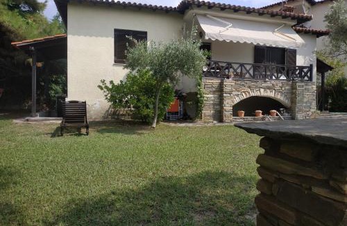 Elia House | Discover Sea Art House: Family-Friendly Retreat with 9.5/10 Rating