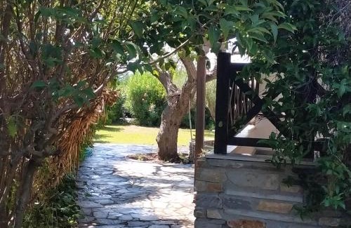 Elia House | Discover Sea Art House: Family-Friendly Retreat with 9.5/10 Rating