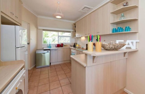 Glenelg North Cottage | Oceanfront Escape: Guest Rated 9.8 - Ideal Beach Getaway