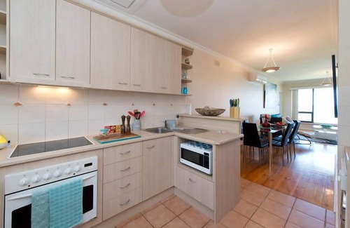 Glenelg North Cottage | Oceanfront Escape: Guest Rated 9.8 - Ideal Beach Getaway