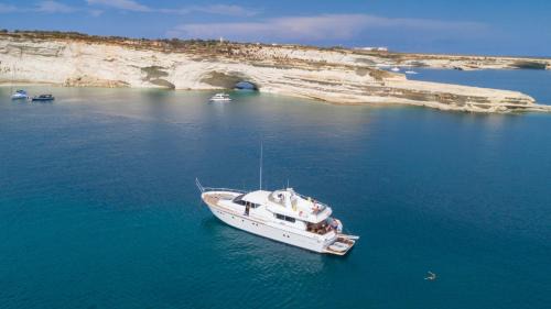 Madliena Boat Rental | Experience Oceanfront Bliss at Sea BaronIV "BedsonBoat"