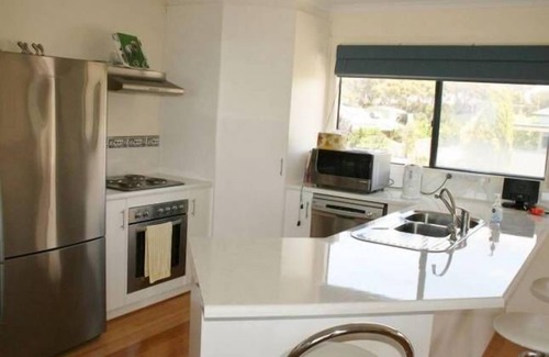 Port Vincent House | Family-Friendly Sea-Breaze with Ocean View & Kitchen Access