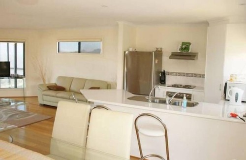 Port Vincent House | Family-Friendly Sea-Breaze with Ocean View & Kitchen Access