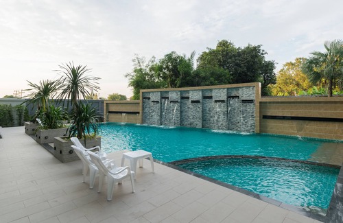 Tha Thaewawong Apartment | Ocean View Retreat at Sea Breeze 614 in Sriracha