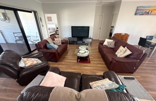 Melville House | Family-Friendly Retreat at Sea Breeze, Coobowie
