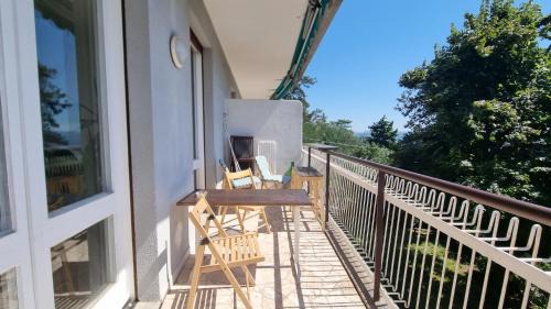 Roiano-Gretta-Barcola-Cologna-Scorcola Apartment | Relax at Sea Breeze - Barcola: 4-Star Family-Friendly Retreat