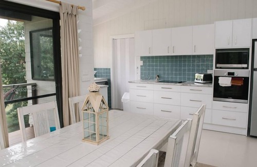 Berrara House | Oceanfront Sea Breeze Berrara Beach House - Rated 9.8/10