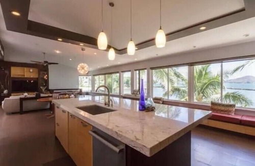 Kaneohe House | Sea Breeze Combo: Ocean View with Shared Hot Tub & Spa