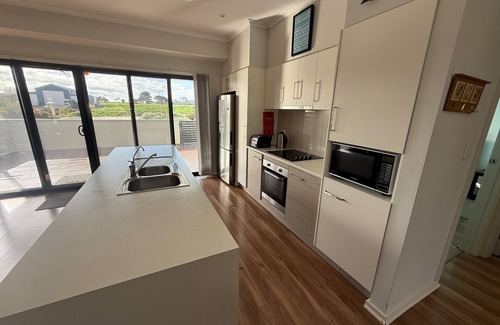 Melville House | Oceanfront Retreat @ Coobowie - Steps from Beach & Pub