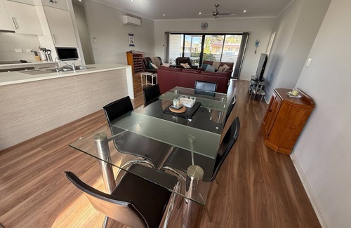Melville House | Oceanfront Retreat @ Coobowie - Steps from Beach & Pub
