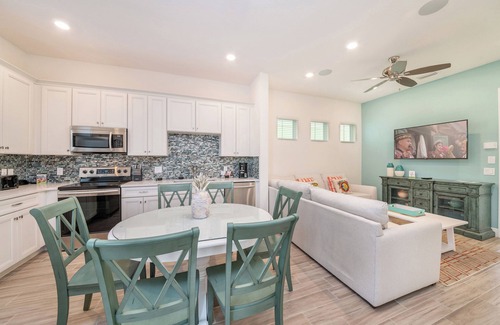 West Kissimmee Cottage | Experience Sea Breeze Cottage with Pool & Resort Access