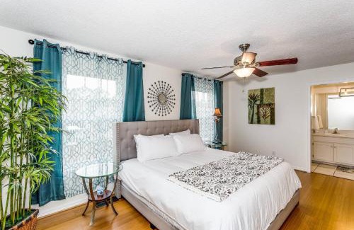 Gulf Breeze House | Family-Friendly Sea Breeze Cottage with Perfect Guest Reviews