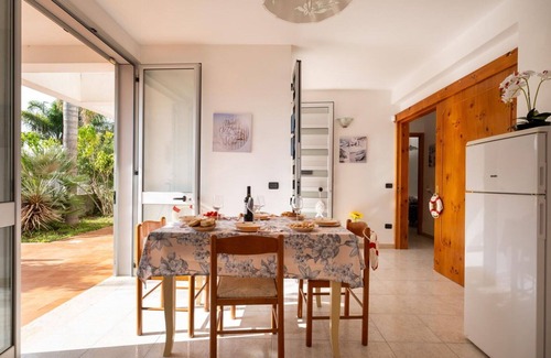 San Foca Villa | Sea Breeze Cottage, Wi-fi, Garden and Ac