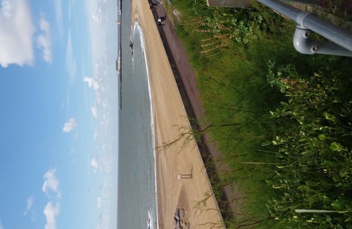 Clacton-on-Sea House | Sea Breeze Villa: Relax by the Ocean with Fresh Air