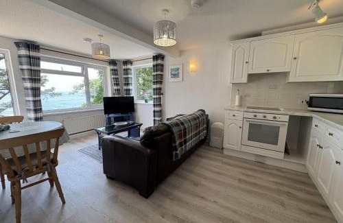 Seaton House | Oceanfront Comfort at Sea Breeze - Mount Brioni, 4 Stars