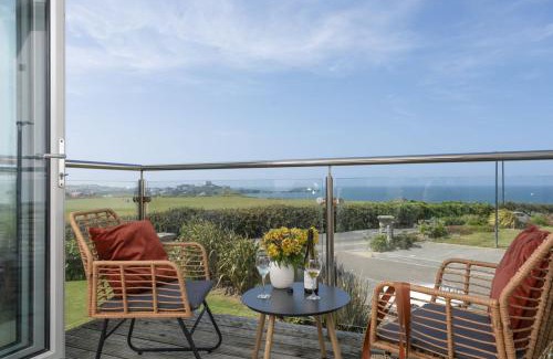 Lusty Glaze House | Family-Friendly Stays at Sea Breeze, Newquay - 4 Star Comfort