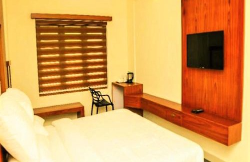 Kannur Apartment | Oceanfront Comfort at Sea Breeze Rest Inn with Breakfast