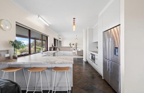Port Elliot Apartment | Ocean View Retreat - Family-Friendly Stay by the Sea