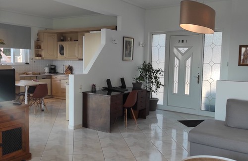 Xiro Chorio Villa | Sea Breeze Villa: Oceanfront Retreat Near Rethymno Beach