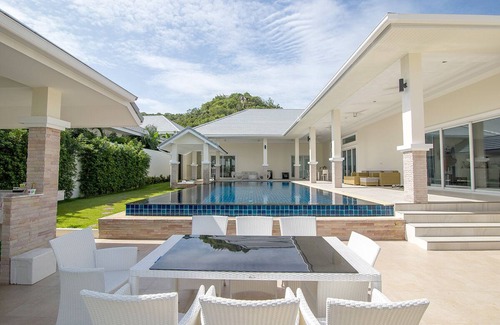 Nong Kae House | Relax at Sea Breeze Villas Hua Hin with Oceanfront Amenities