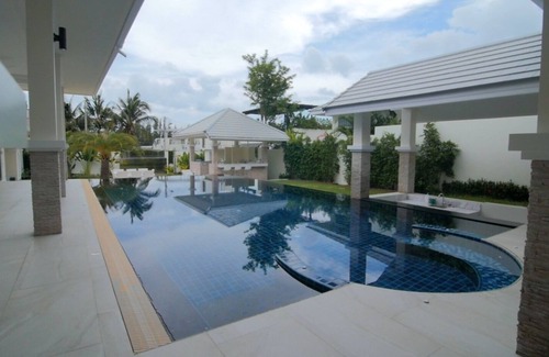 Nong Kae House | Relax at Sea Breeze Villas Hua Hin with Oceanfront Amenities