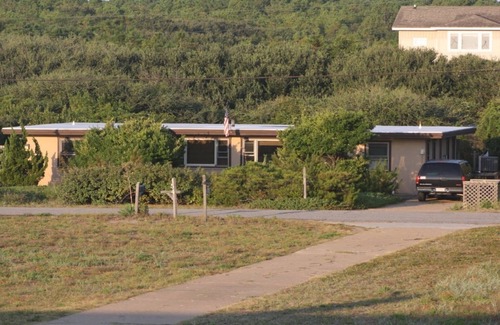 Southern Shores Cottage | Beachfront Bliss at Sea Breezes North – Guest Rated 9.4!
