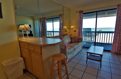 North Myrtle Beach Apartment | Cozy Sea Cabin Unit 304 in Cherry Grove with Pool Access