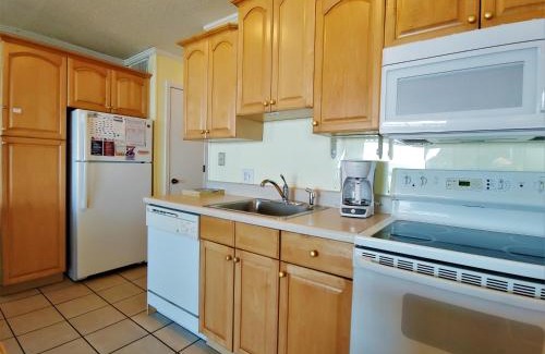 North Myrtle Beach Apartment | Cozy Sea Cabin Unit 304 in Cherry Grove with Pool Access