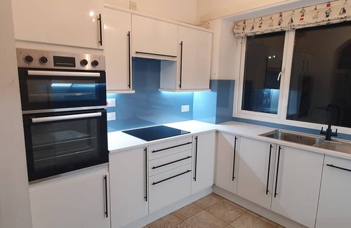 New Quay House | Sea Captain's Town House: Scenic Ocean Views & Pet Friendly
