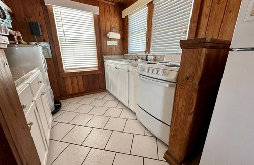 Kill Devil Hills Cottage | Pet-Friendly Sea Captain's Cottage with Ocean Views