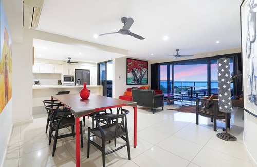Darwin City Centre Apartment | Sea Cave Art Lovers Retreat, Harbour Views + Pool