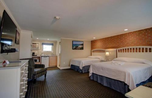 Ogunquit Hotel | Oceanfront Bliss at Sea Chambers - Rated 9.3/10 by Guests