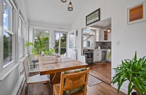 Wading River House | Cozy Sea Cliff Retreat: 5 Mins to Beach & Family-Friendly