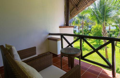 Mangapwani Resort | Serene Sea Cliff Resort & Spa: Oceanfront Retreat Awaits