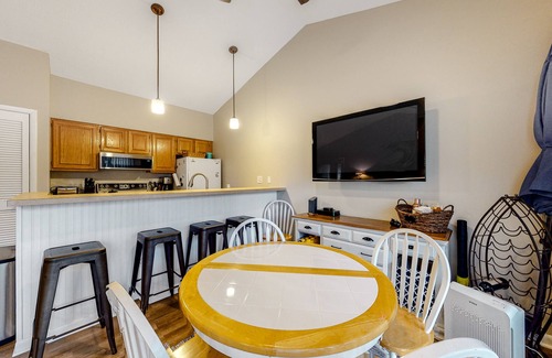 Bethany Beach Condo | Unforgettable Sea Colony Condo with Beach Access & Pools