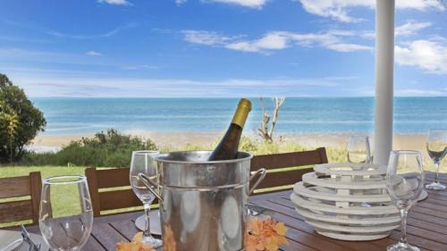 Beachmere House | Sea Cottage - Beachside Retreat for Families and Pets