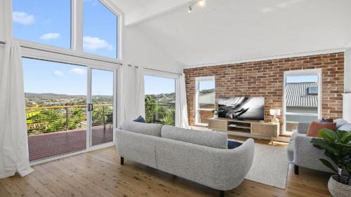 Copacabana House | Relax at Sea Crest: Family-Friendly Hotel with Pool Access