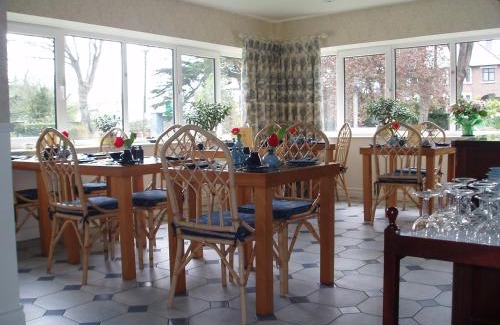 Tullamore Bed & Breakfast | Elegant Sea Dew B&B: Family-Friendly with Excellent Ratings