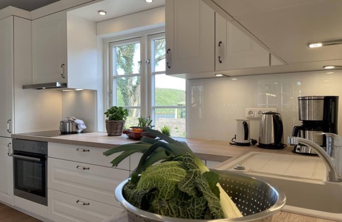 Hillgroven Apartment | Exceptional Stay at Sea Dike 1: Pet & Child Friendly