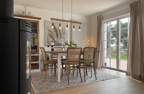 Hillgroven Apartment | Exceptional Stay at Sea Dike 1: Pet & Child Friendly