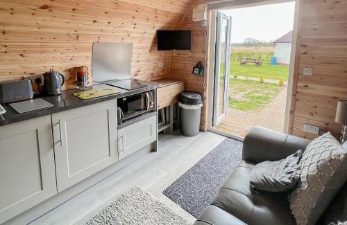 Mablethorpe House | Discover Sea Dreams: Family-Friendly with Hot Tub Access