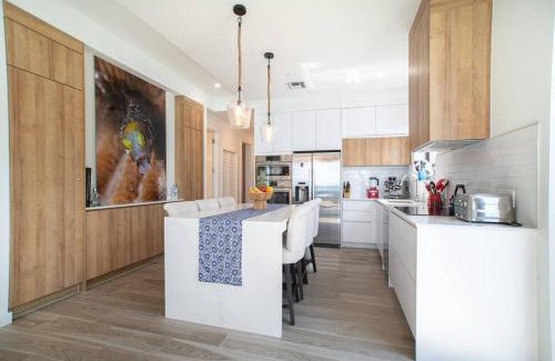 Northwest Point House | Sea Dreams 3-contemporary Condo Wpanoramic Views