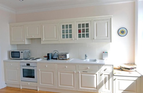 Meads Apartment | Unforgettable Sea Dreams: 4-Star Ocean View Retreat